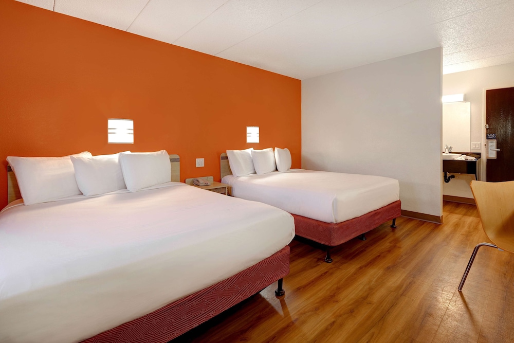 Motel6 Lakeville, MN - South - Lakeville 27/59