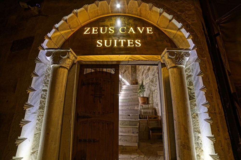 Zeus Cave Suites 22/50