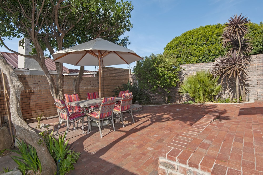 White Shark Guest House 40/50