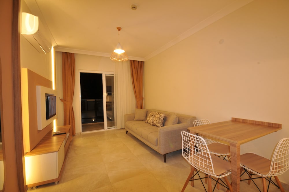 Isla Suite Hotel 24/46