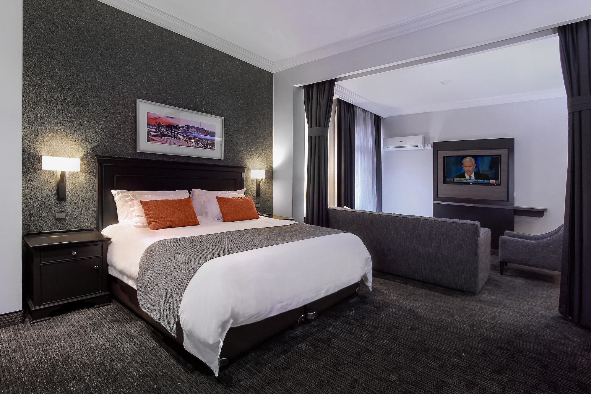 EXECUTIVE SUITES