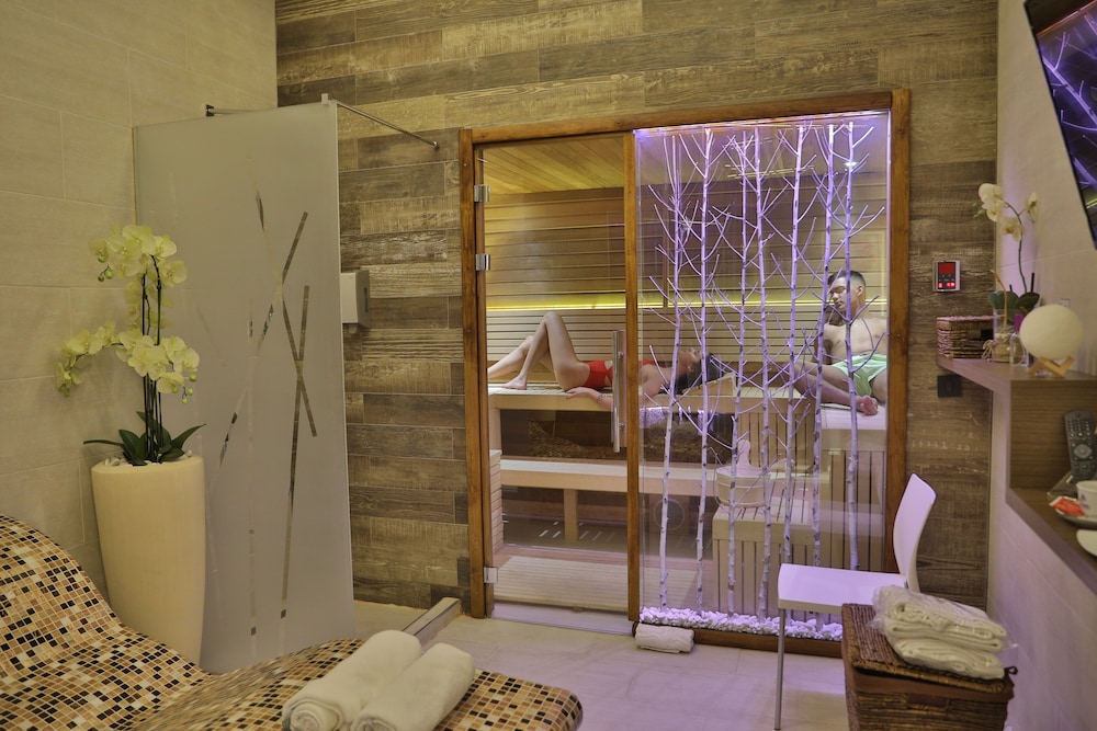 Atera Business Suites 24/42