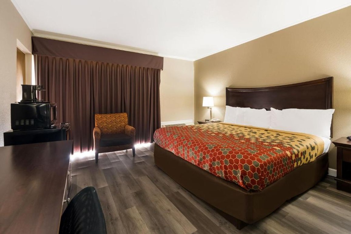 Perry Inn & Suites National Fairground I 75 13/33