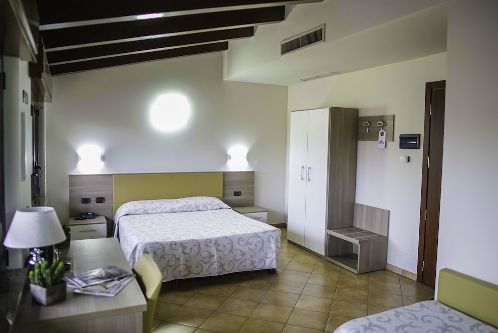 SUPERIOR, DOUBLE BED, BATHTUB