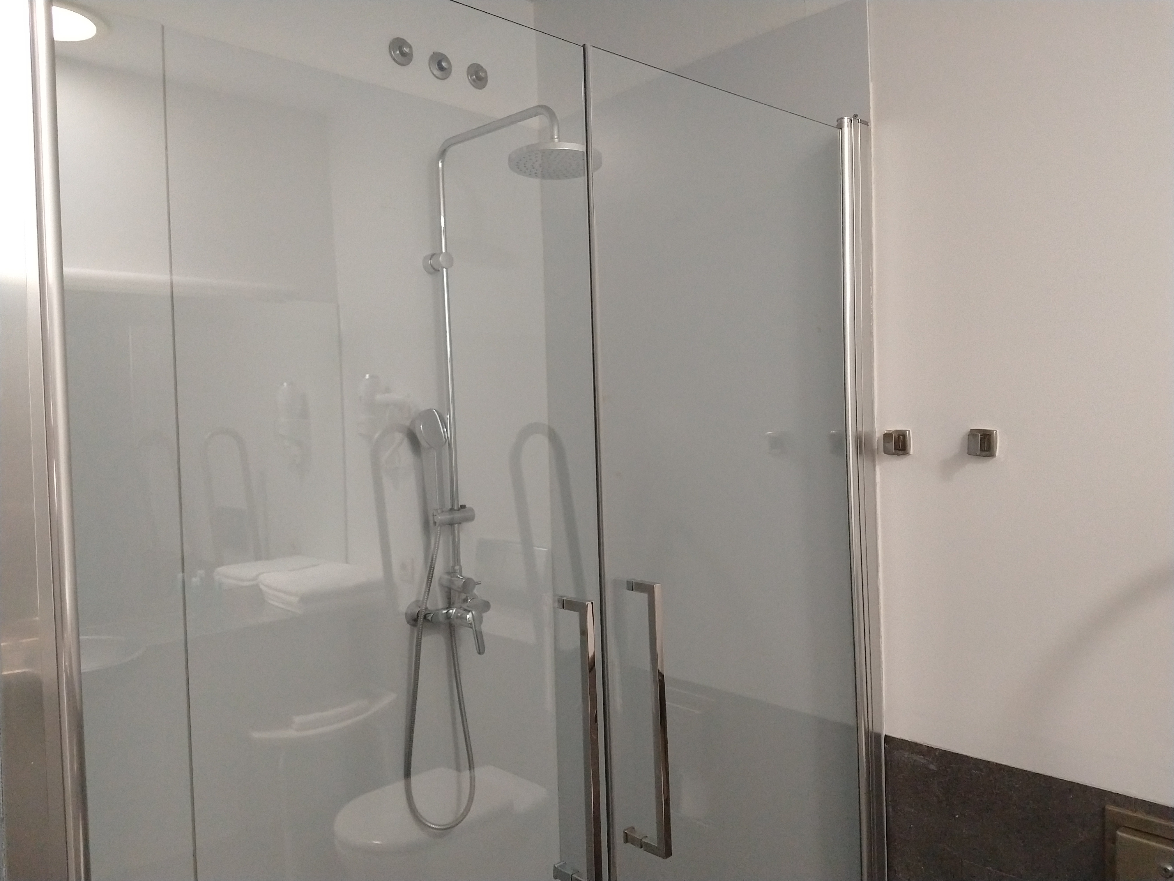 غرفة قياسية ثلاثية بأسرّة بطابقين، Centre Esplai Hostel 2/3
