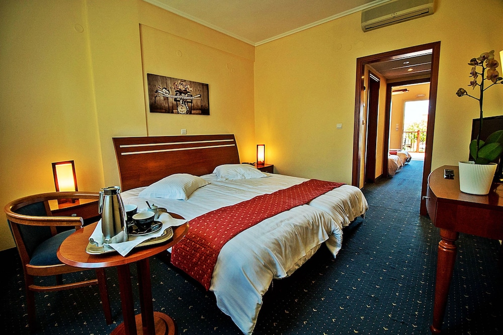 Ambassador Hotel 25/50