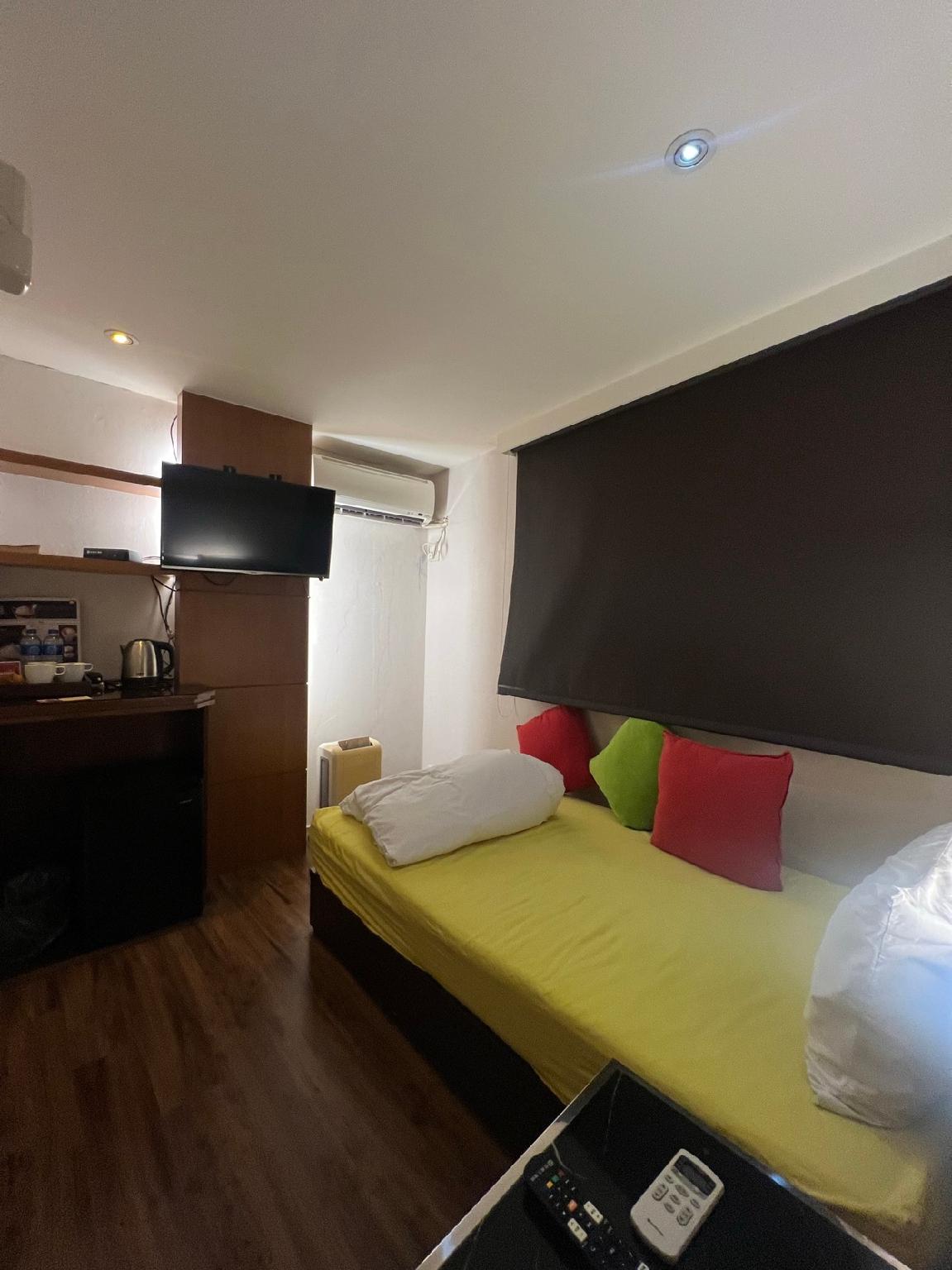 Retro, Suite, Twin Beds, Street View