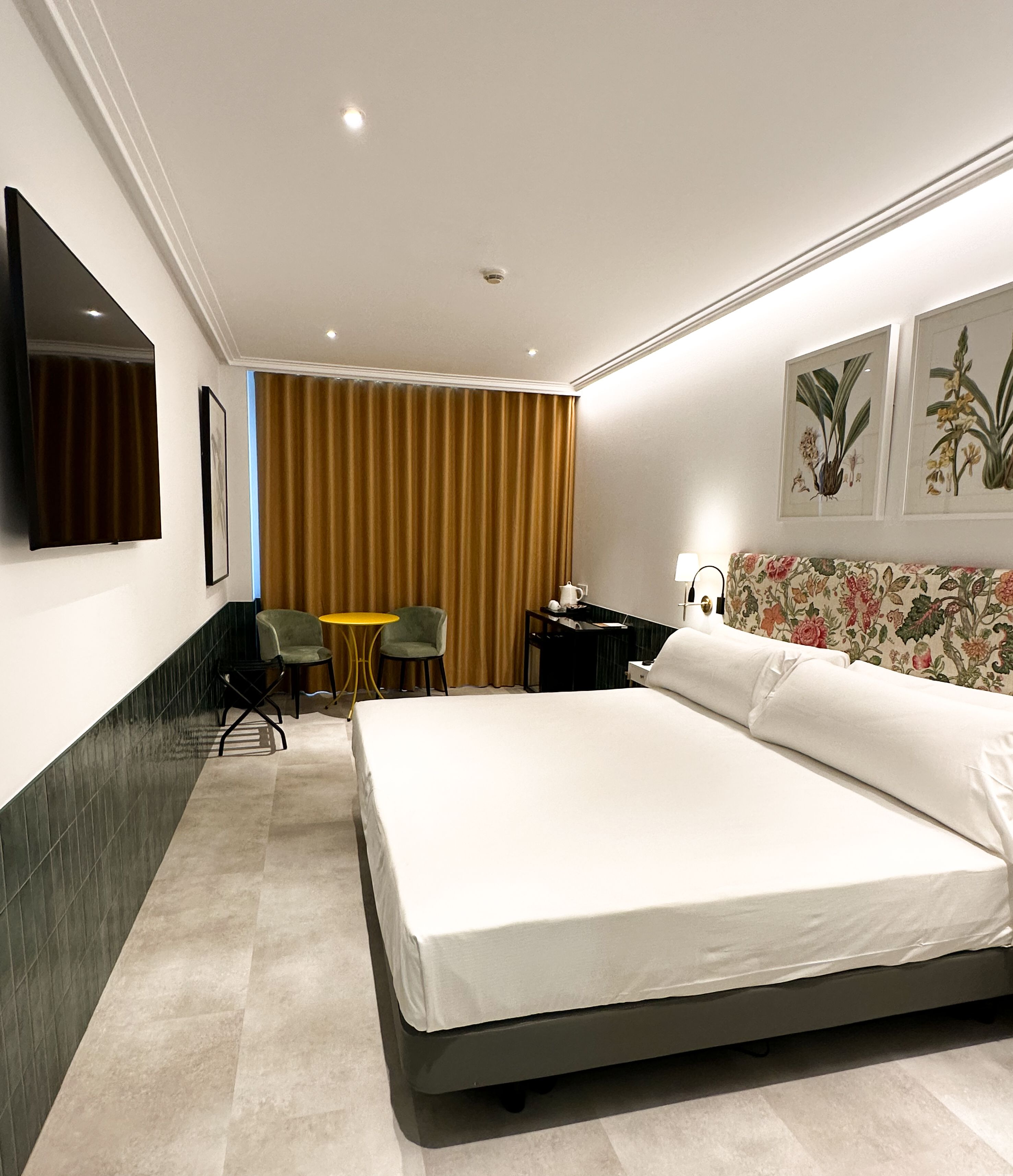 New Style, Double or Twin Bed, Street View
