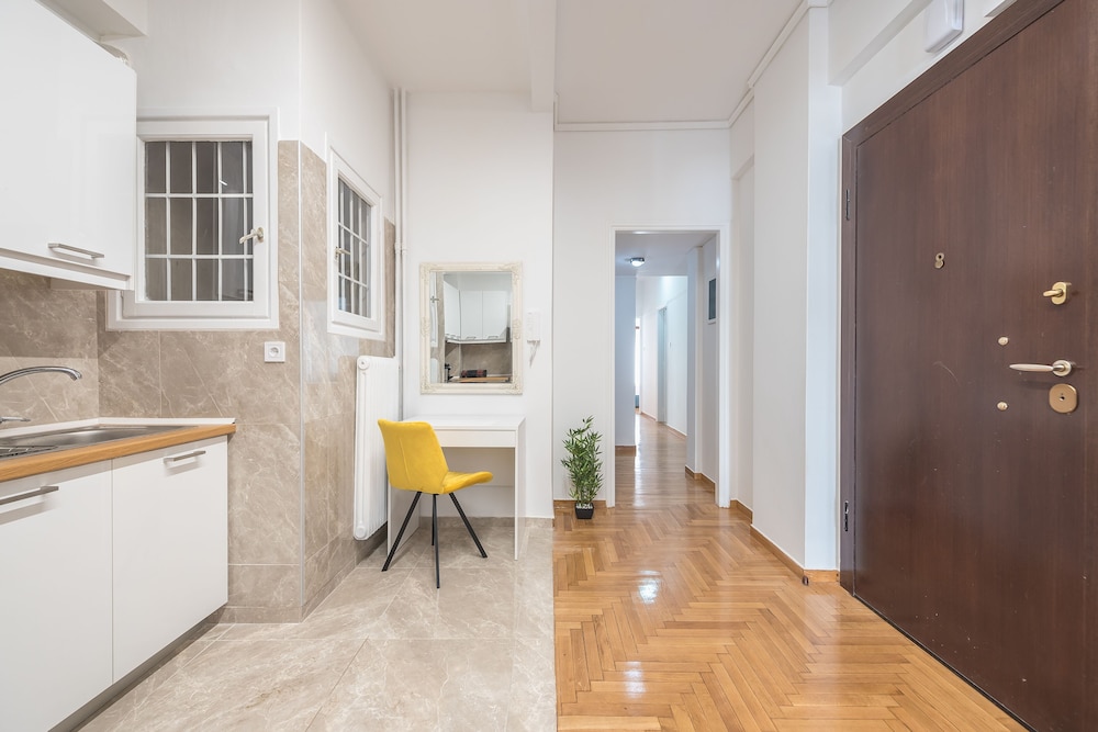 Victorias Secret Apartment 6/35