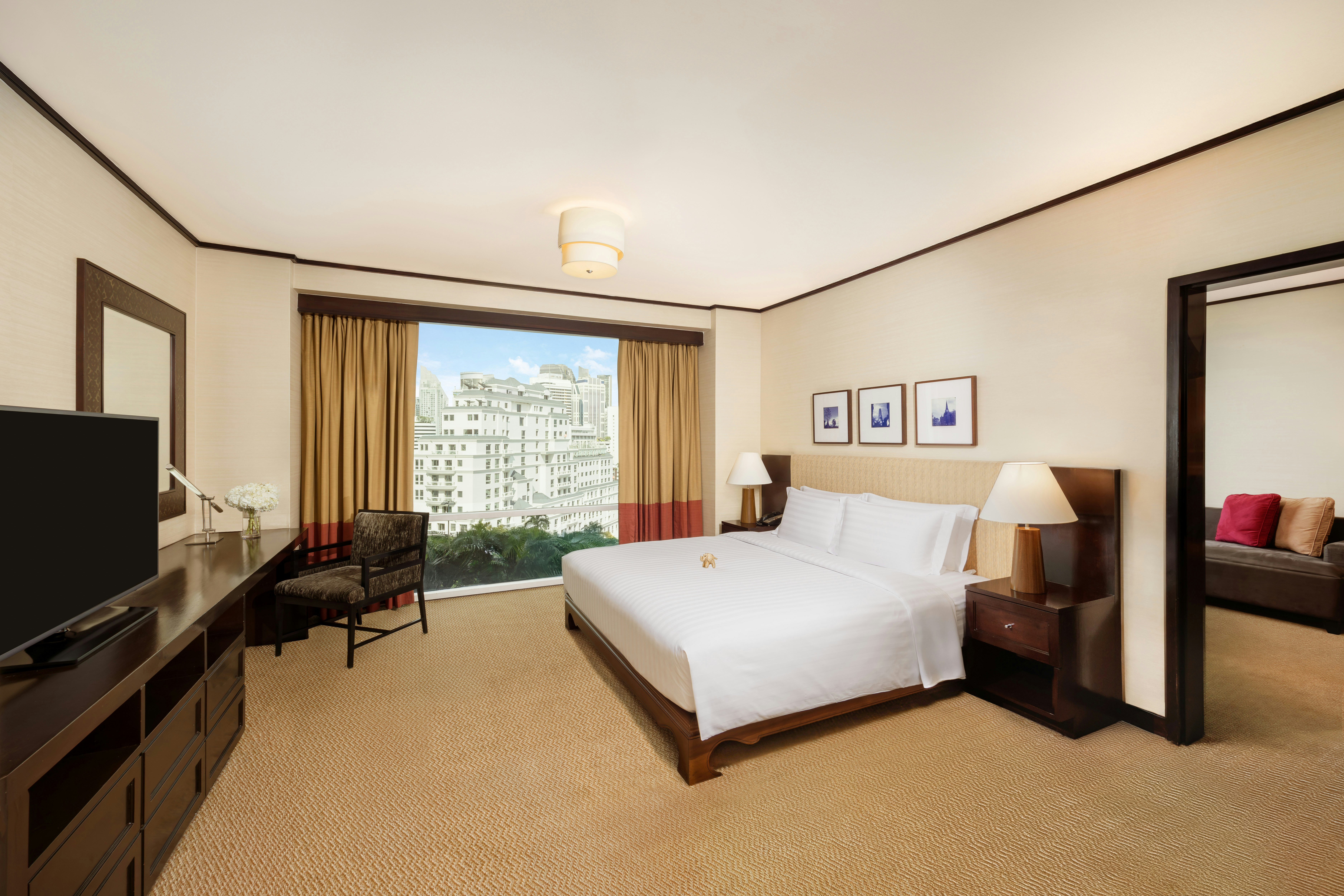2 BEDROOMS, KING BED