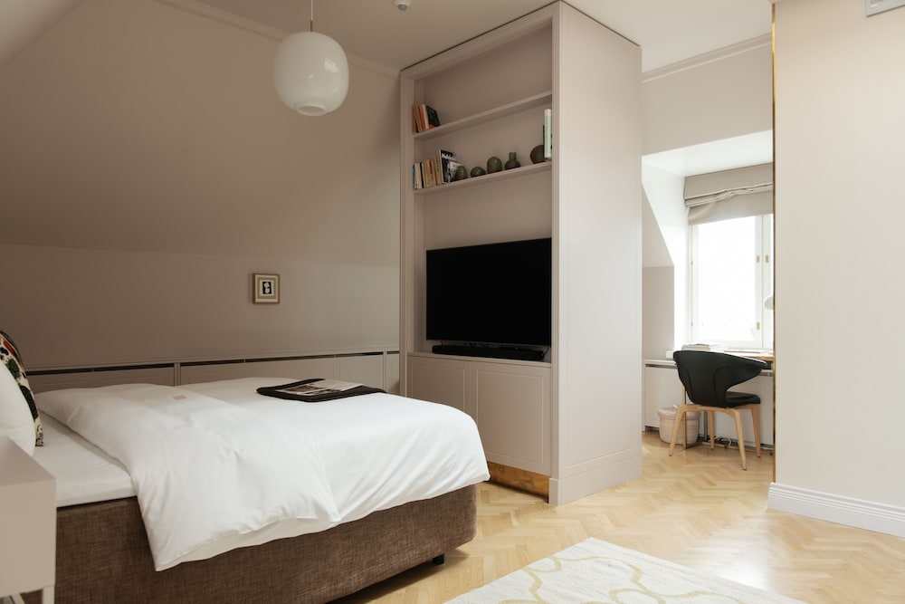 SKY, STUDIO, ATTIC