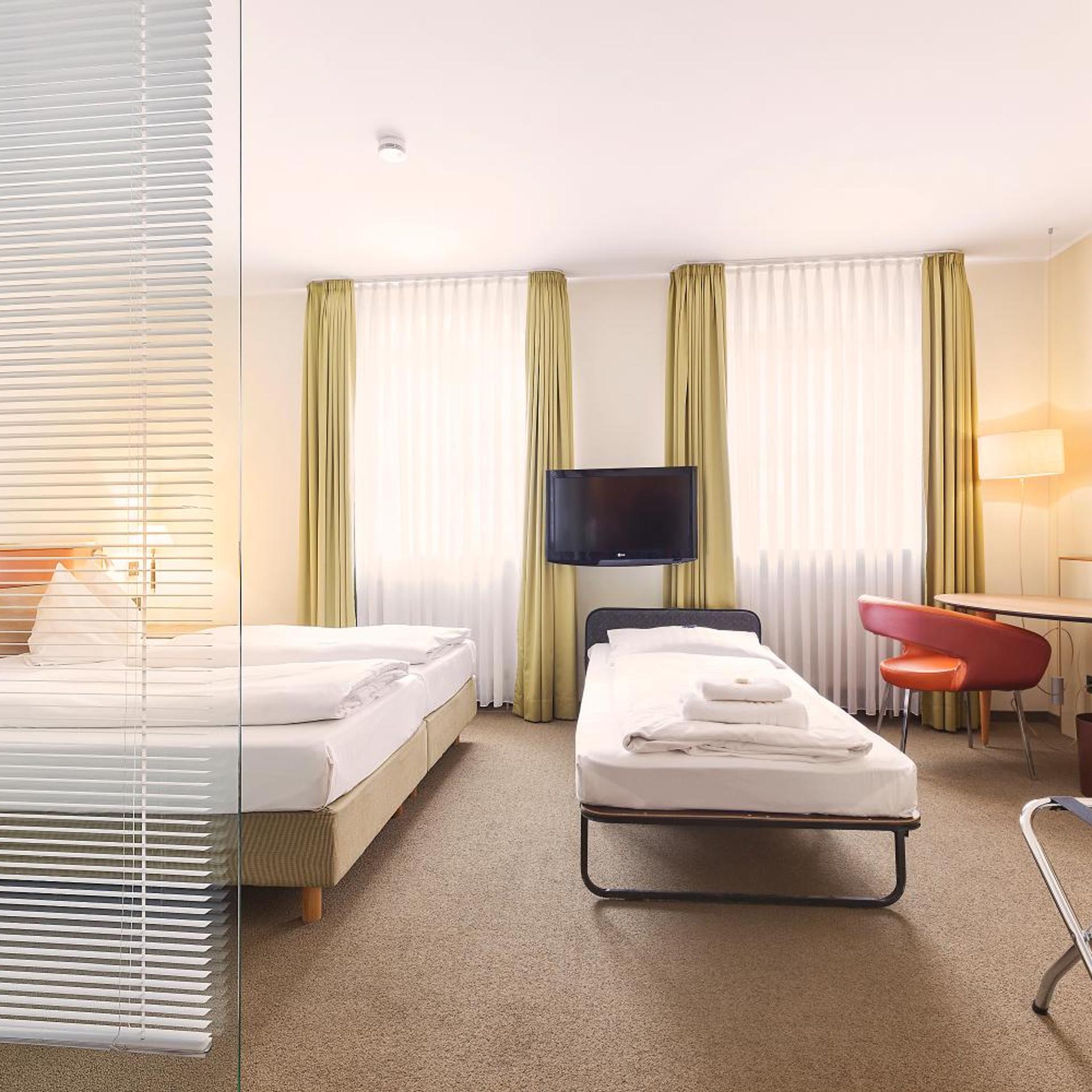 غرفة بسرير مزدوج مع سرير إضافي، HOTEL AM JAKOBSMARKT 4/8