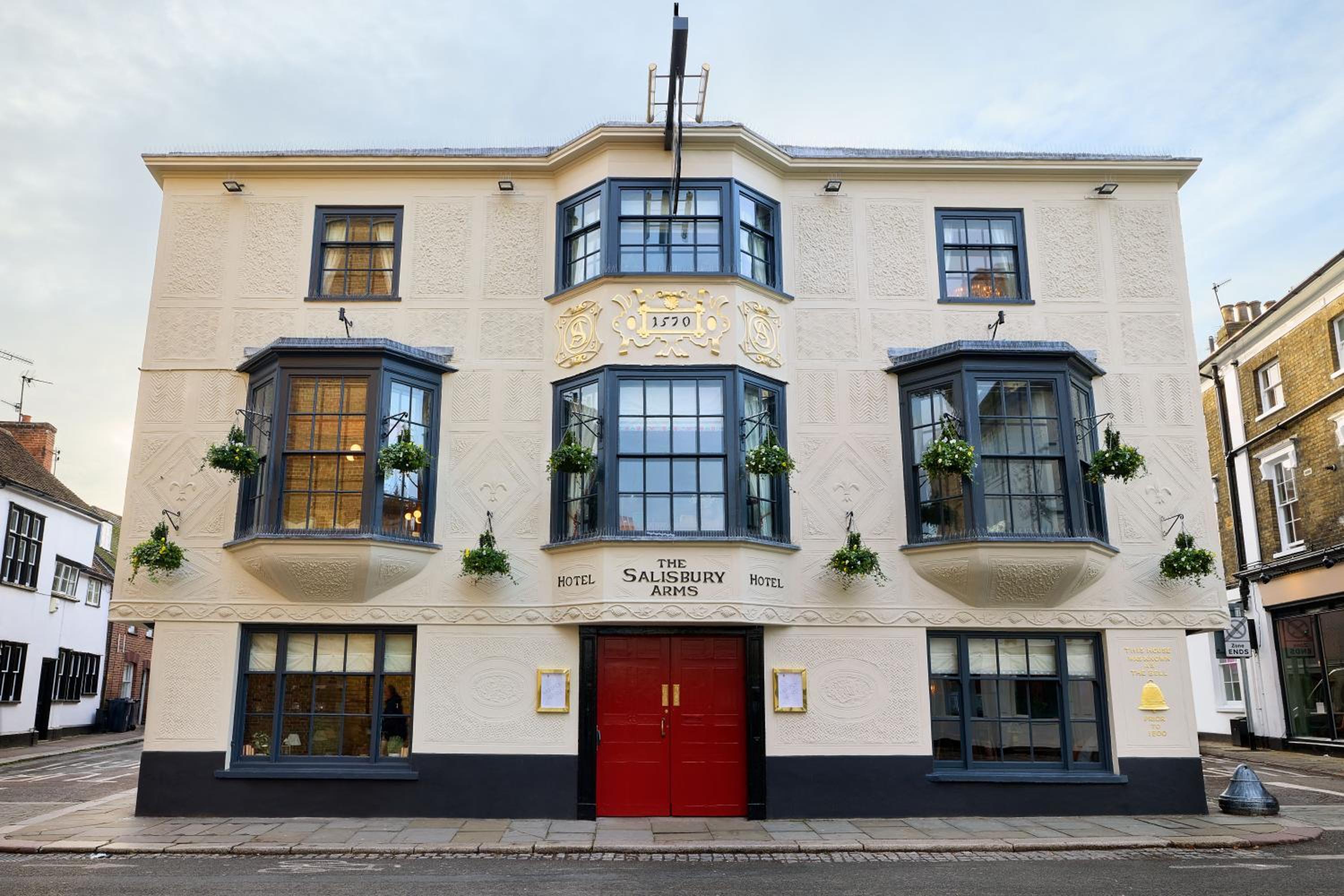 Salisbury Arms Hotel 3/54