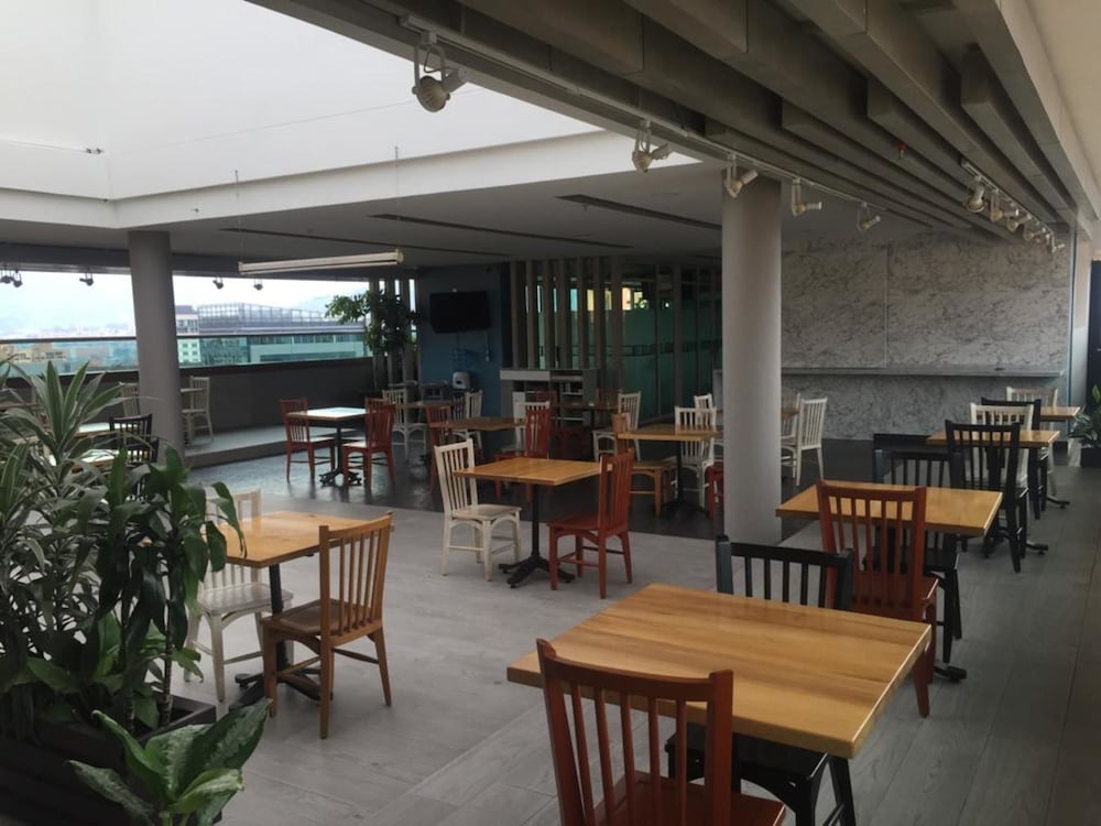 HOLIDAY INN EXPRESS MEDELLIN 47/65