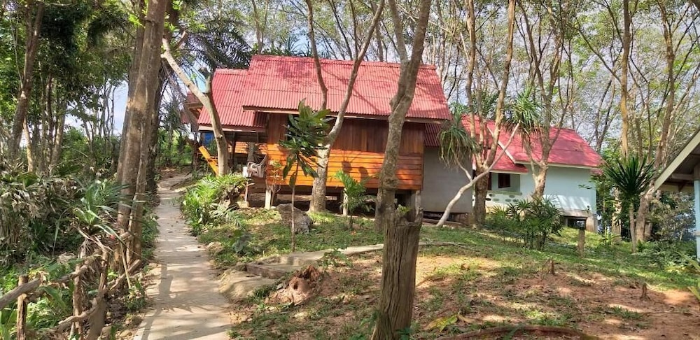 Jungle Hill Beach Bungalow 2/63