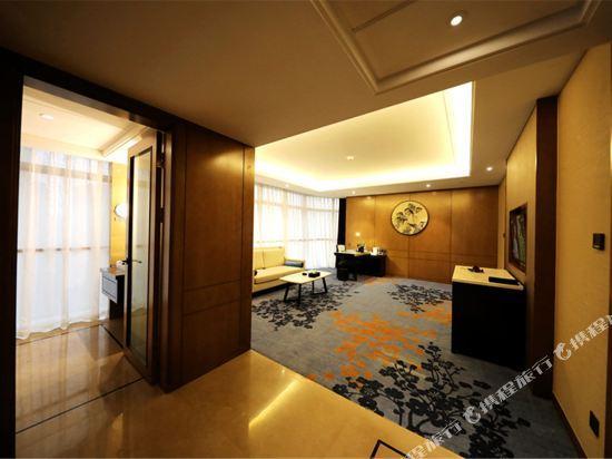 Xinhua Jian'guo Hotel 18/26