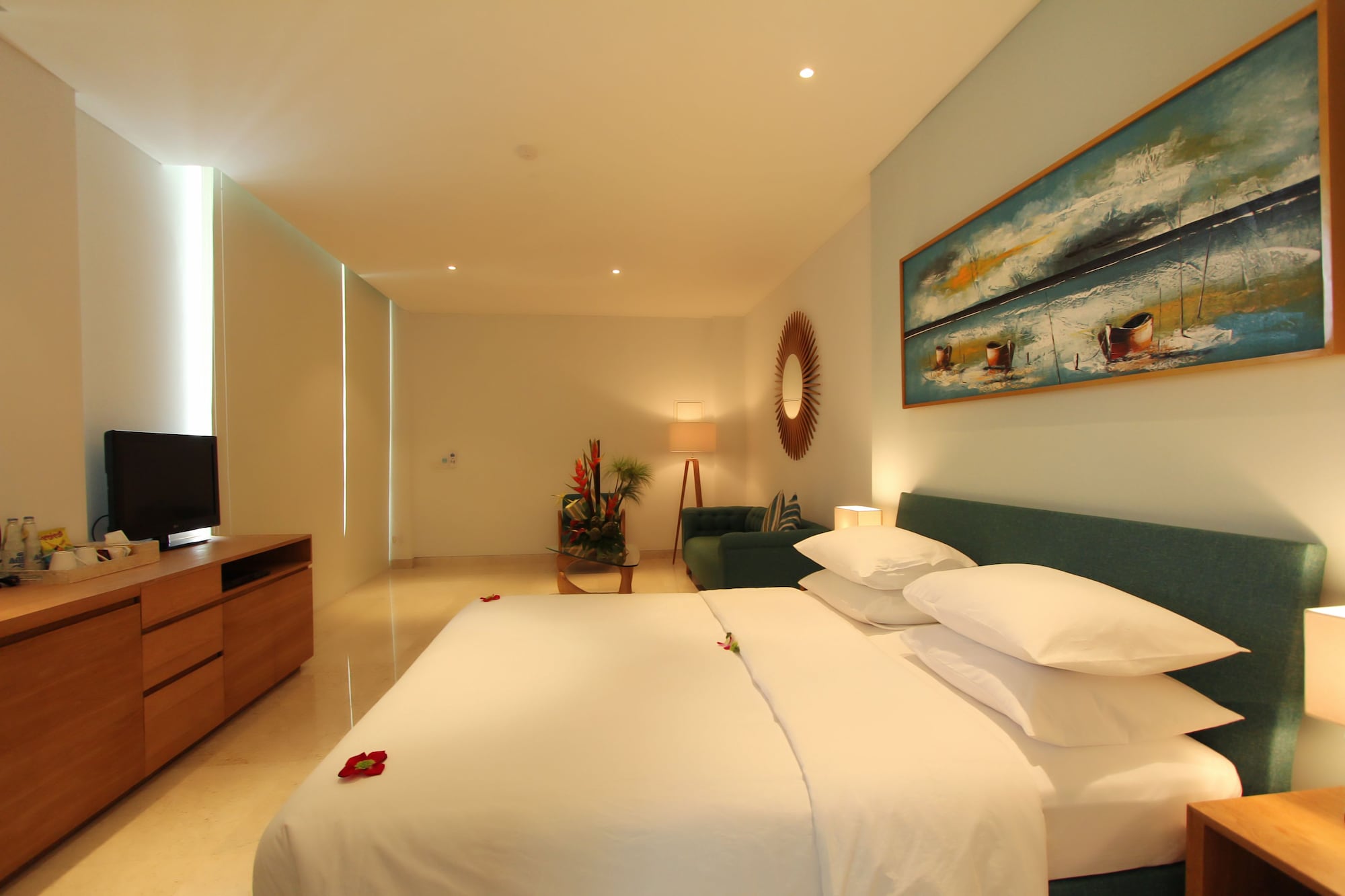 DELUXE, SUITE, POOL ACCESS