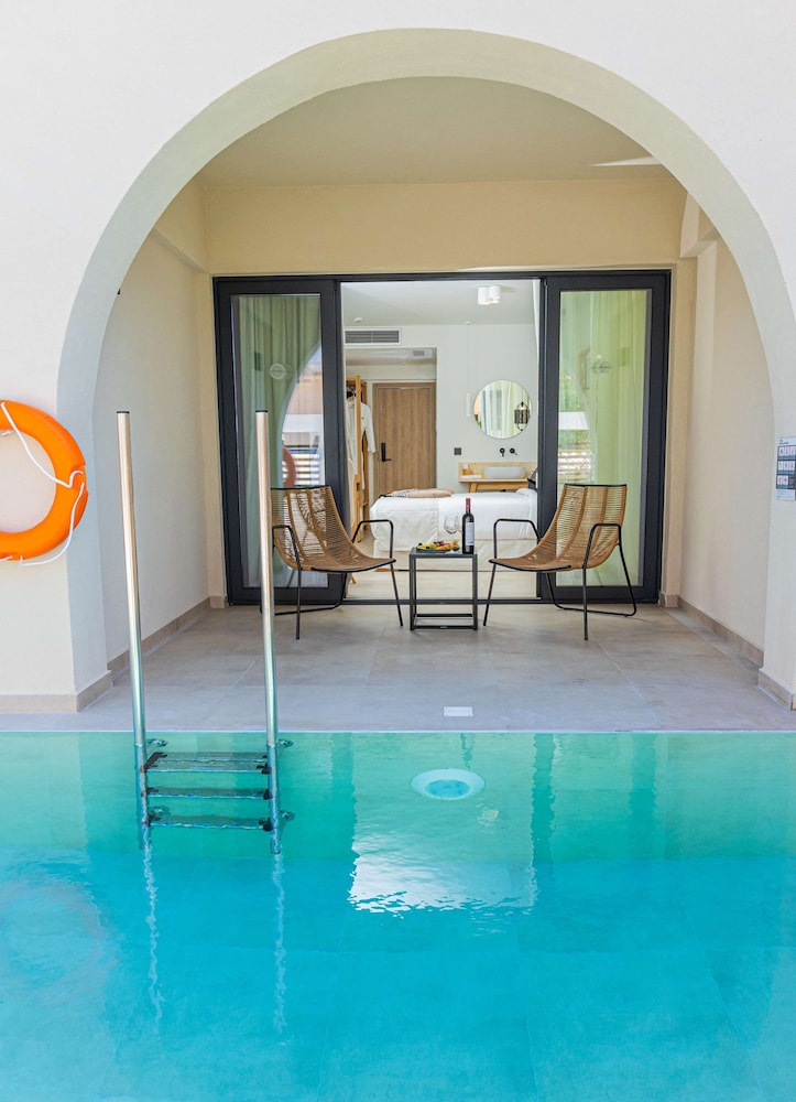 Cabana Blu Hotel and Suites 50/89