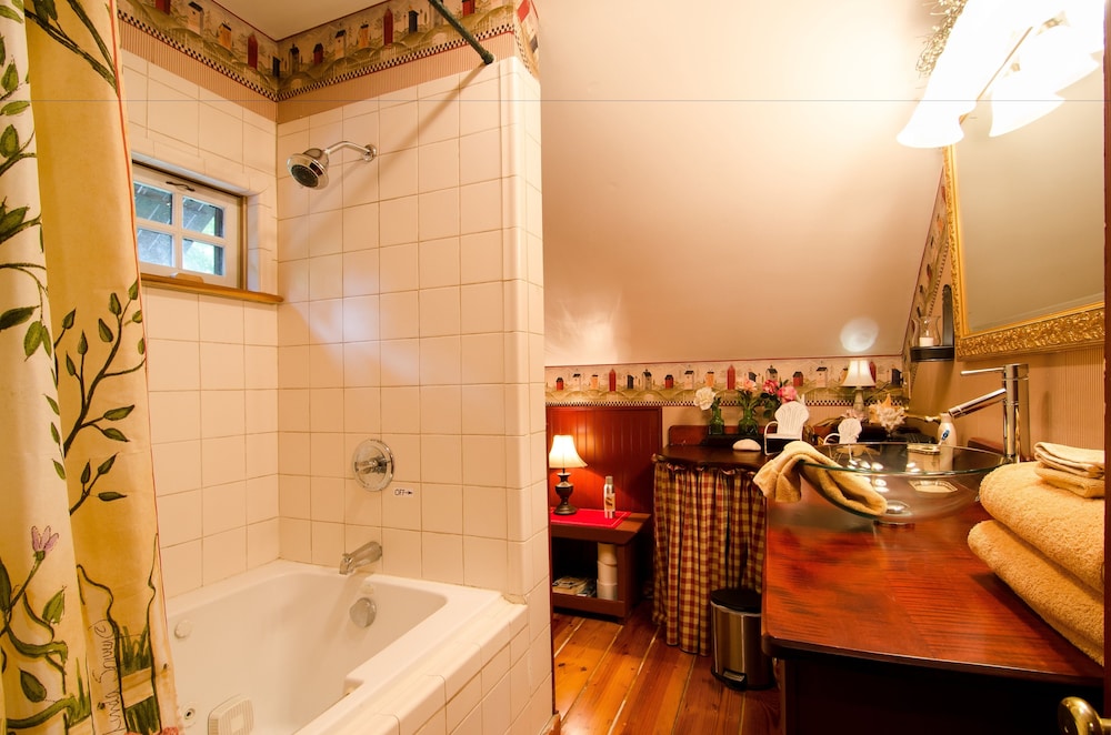 Lily Garden Bed and Breakfast 28/28