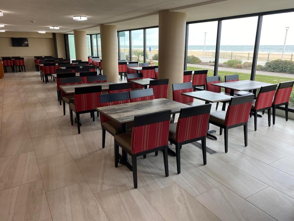 Coastal Hotel and Suites Virginia Beach - Oceanfront 26/29