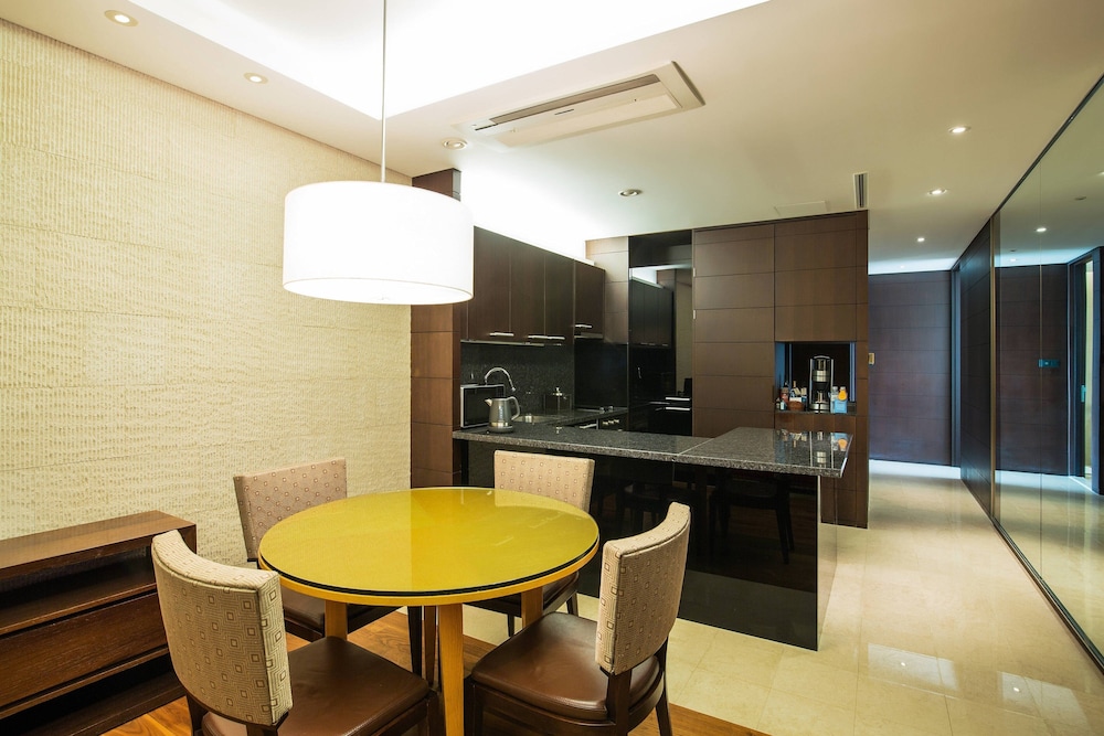 Yeouido Park Centre Seoul Marriott Executive Apartments 32/34