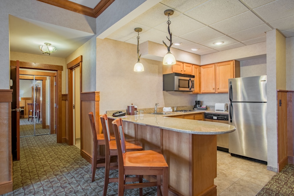 Crowne Plaza Lake Placid 53/67