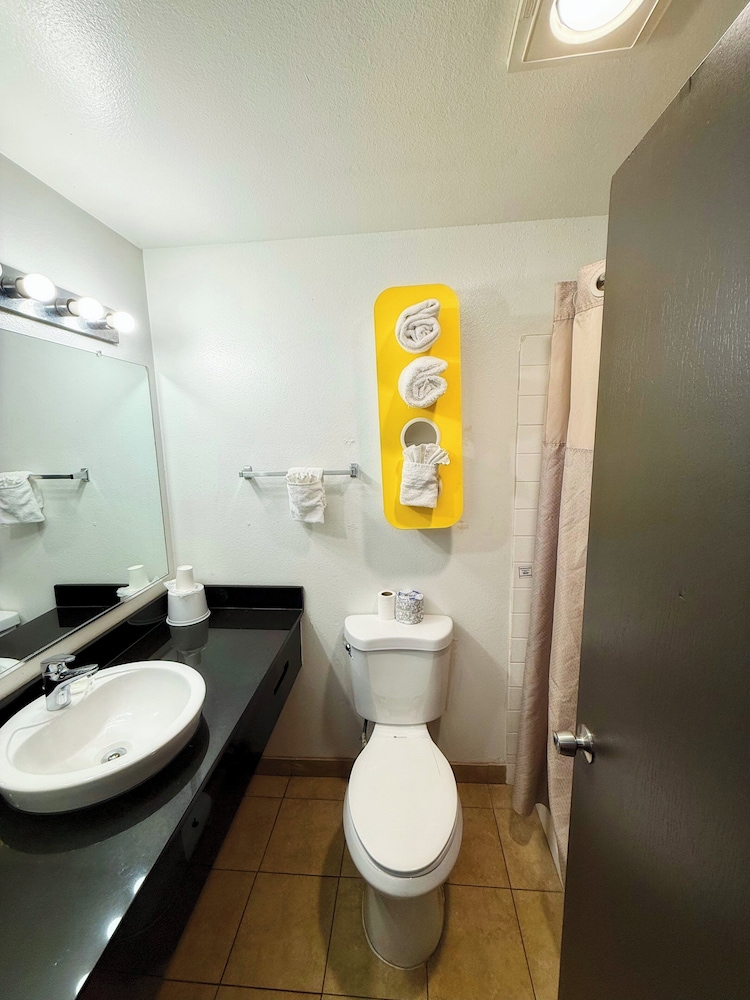 Hermiston Inn & Suites 50/50
