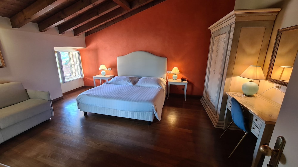 Hotel Piazza Vecchia 23/74