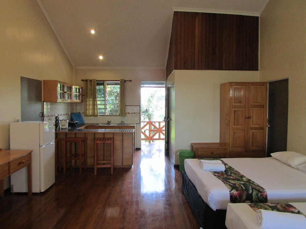 Wailoaloa Beach Resort Fiji 12/76