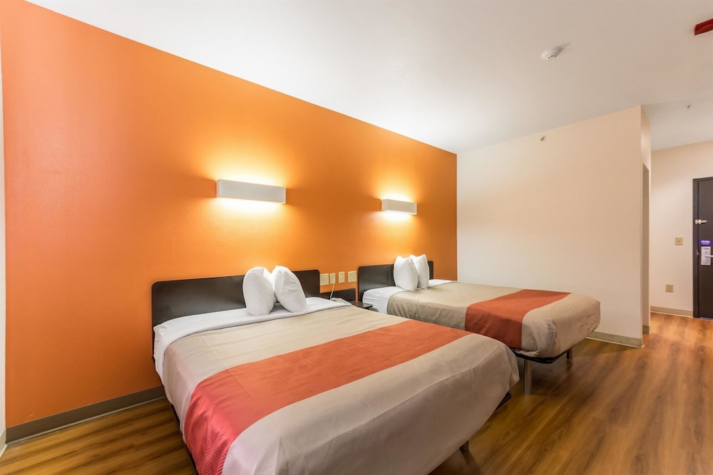 Motel6 Jourdanton, TX 22/37