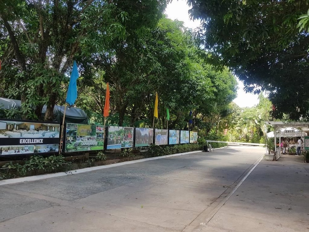 Loreland Farm Resort 55/66