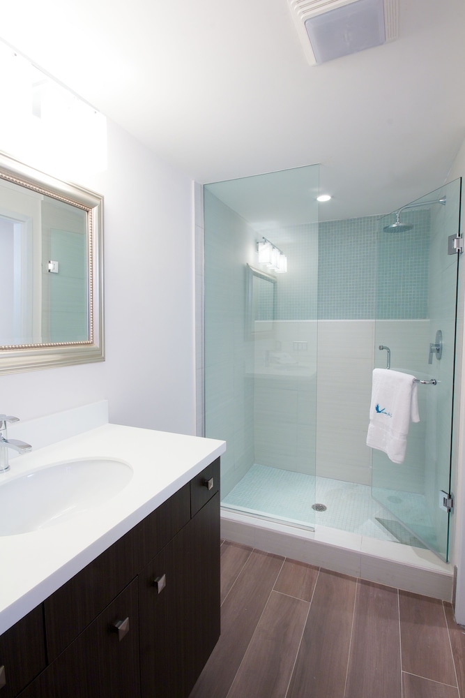 ROYAL ST. KITTS HOTEL 48/50