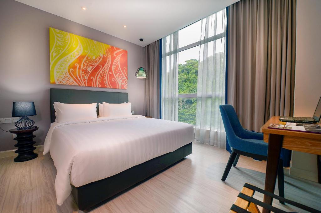Superior, King Bed, City View