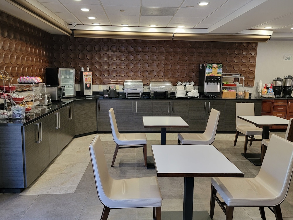 Wingate by Wyndham Greenville Airport 24/40
