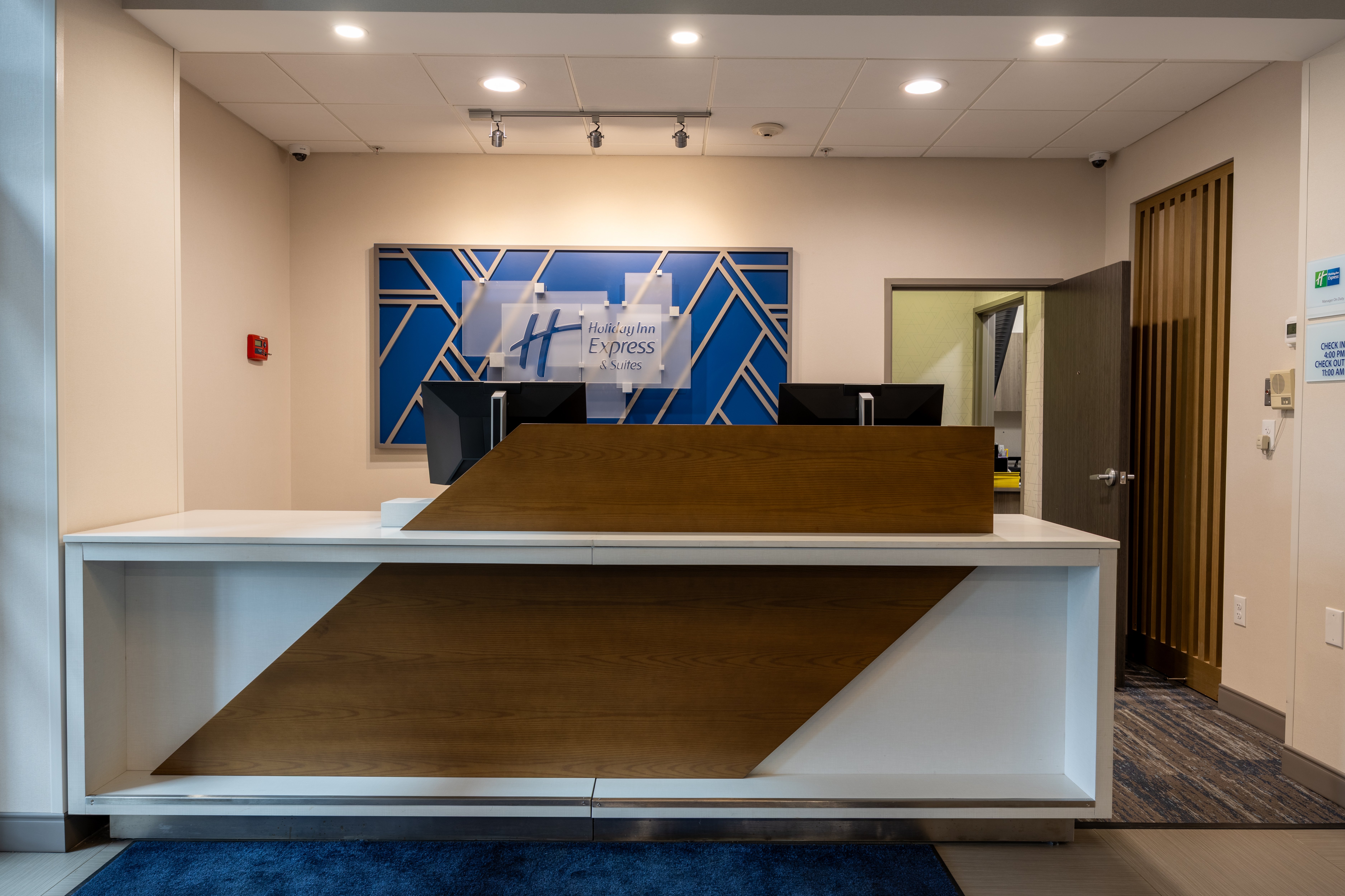 Holiday Inn Express Hotel Suites Columbus Polaris Parkway 10/77