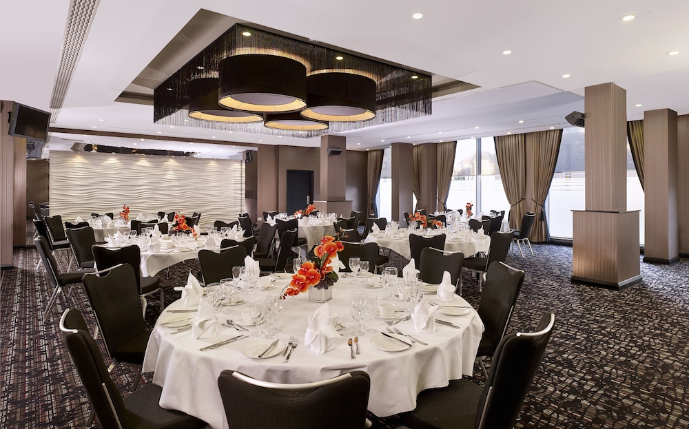 Doubletree By Hilton Hotel Woking 42/55
