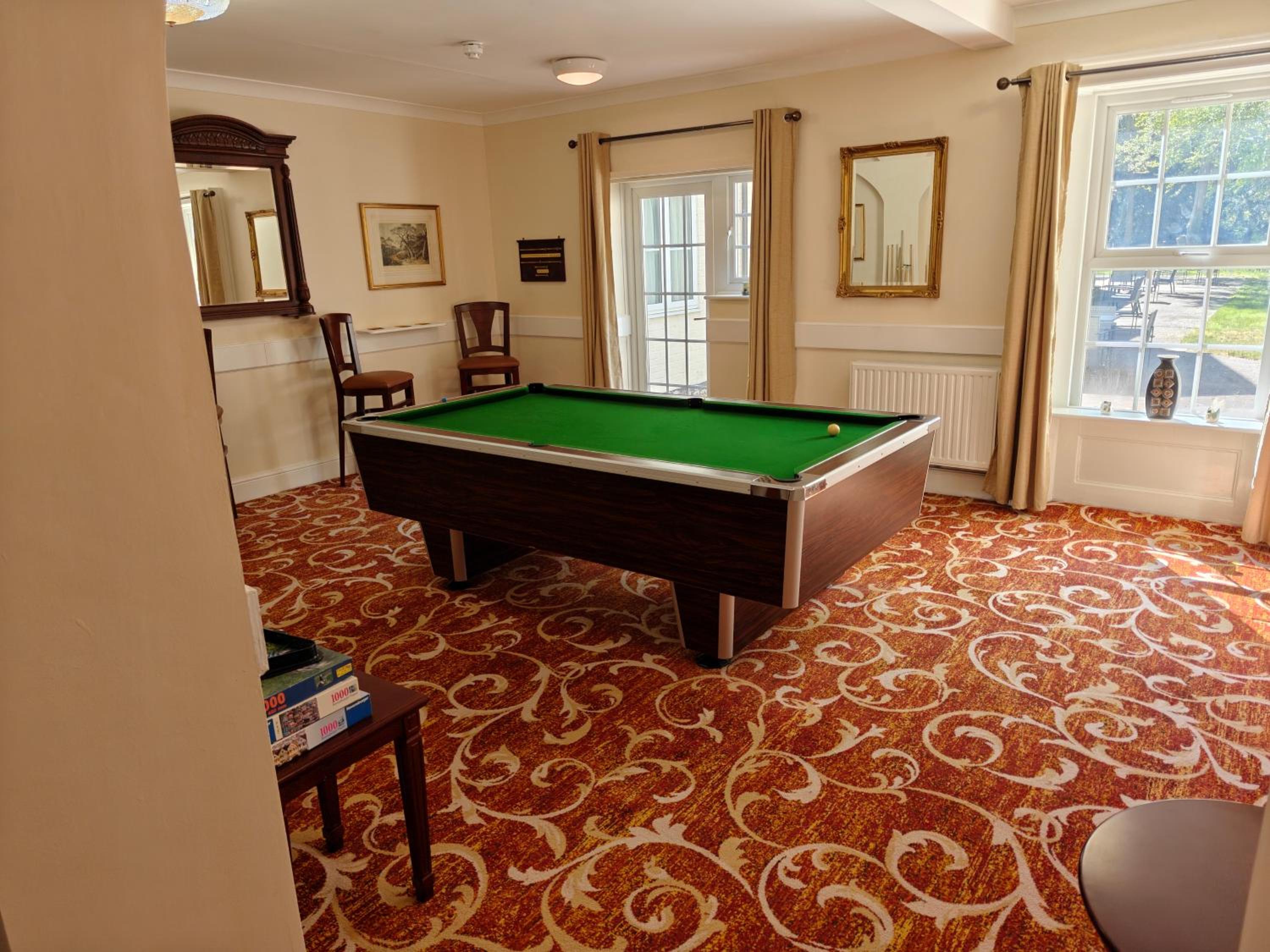 Royal Swan, Ashley Manor - B&B 9/30