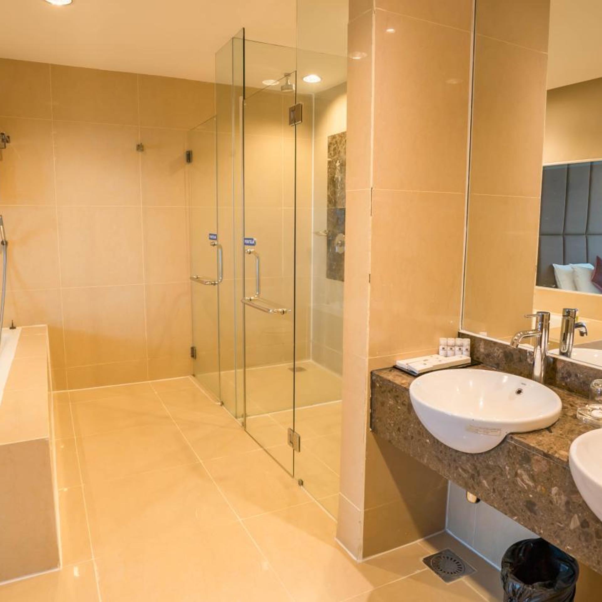 Executive, Suite, King Bed, The Klagan Regency 5/6