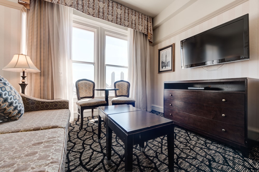 Gaslamp Plaza Suites 53/68