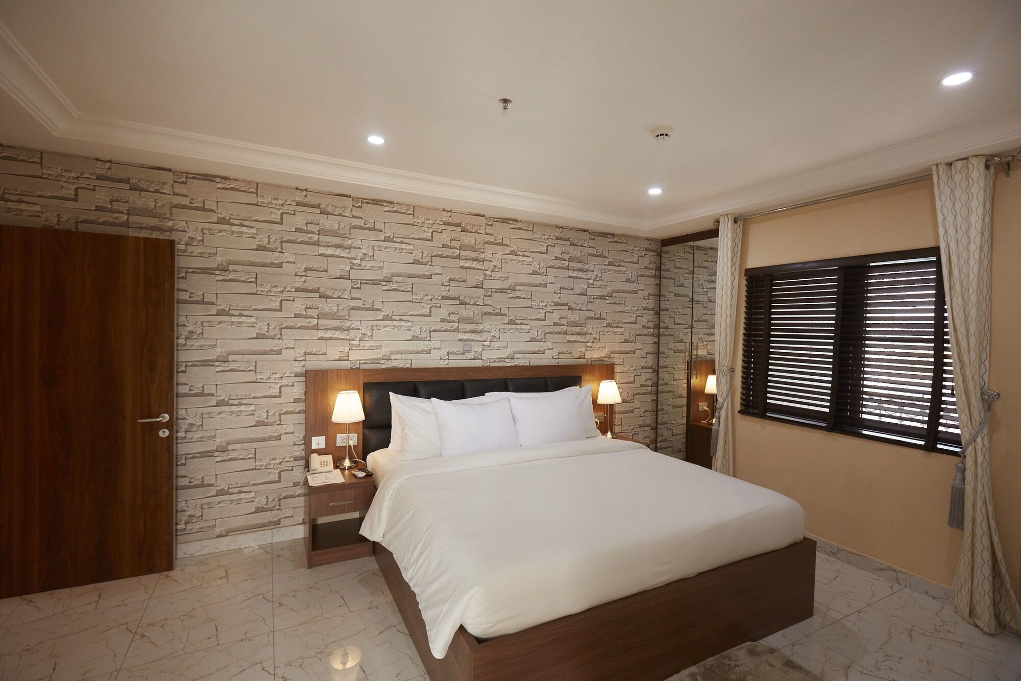 2 BEDROOMS, ROYAL, APARTMENT