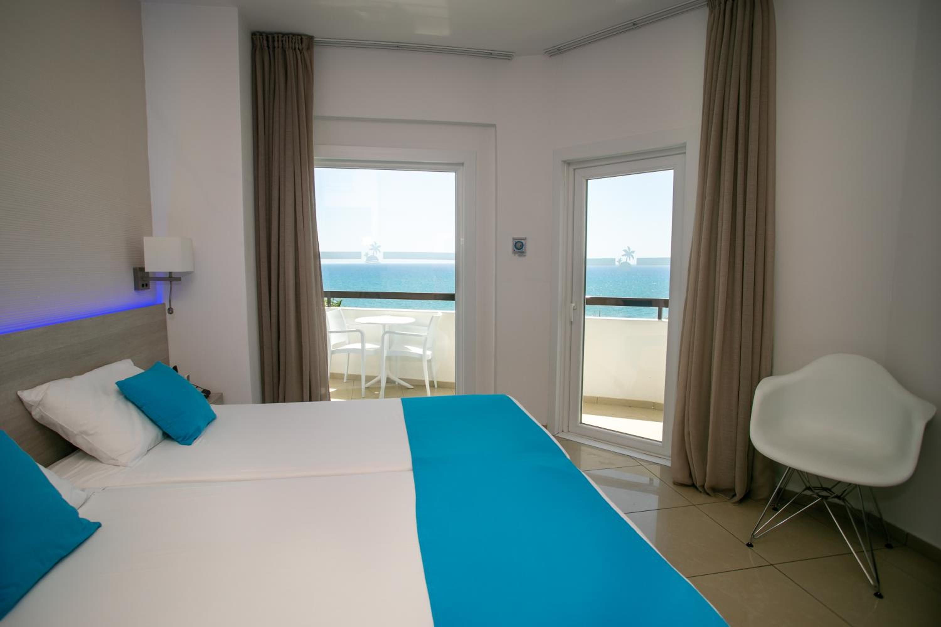 Room, Double or Twin Bed, Sea View