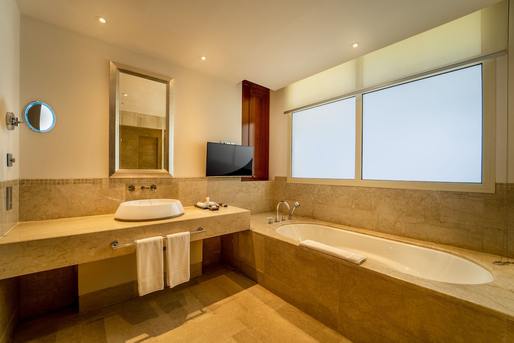 Grand Hyatt Doha Hotel and Villas 8/65