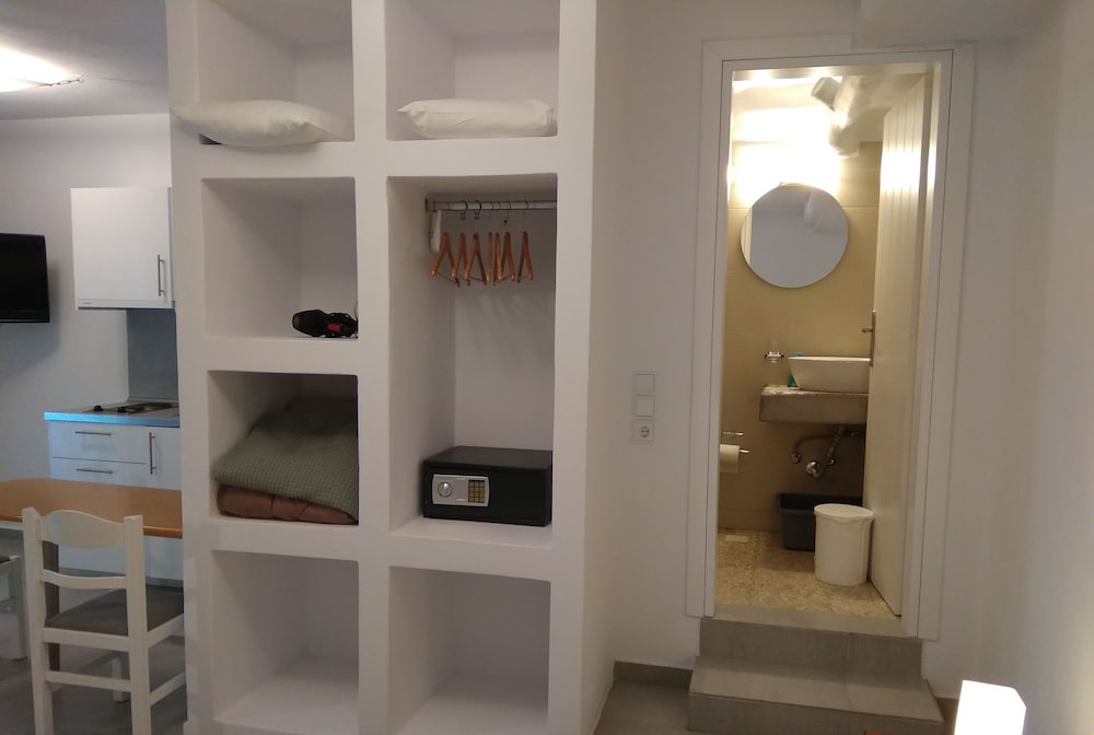 Milos Bay Suites 28/50