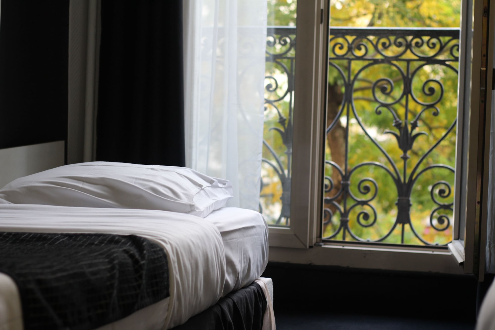 ROOM, SINGLE