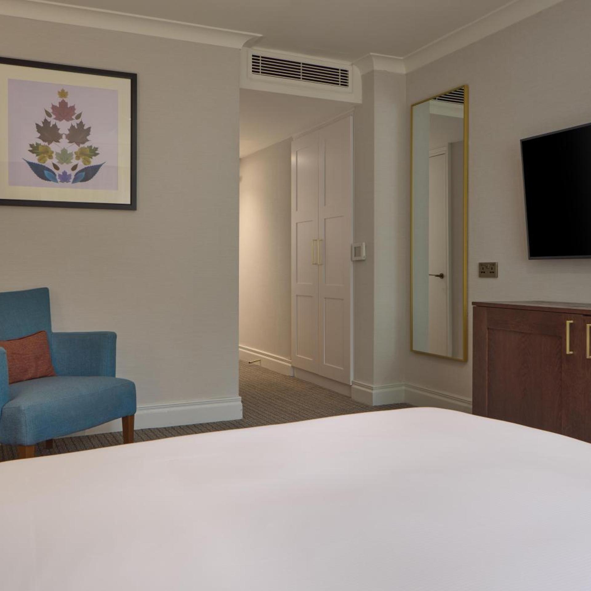 غرفة بسرير كينج وسرير كوين لذوي الإعاقة، DoubleTree by Hilton St Anne's Manor 3/10