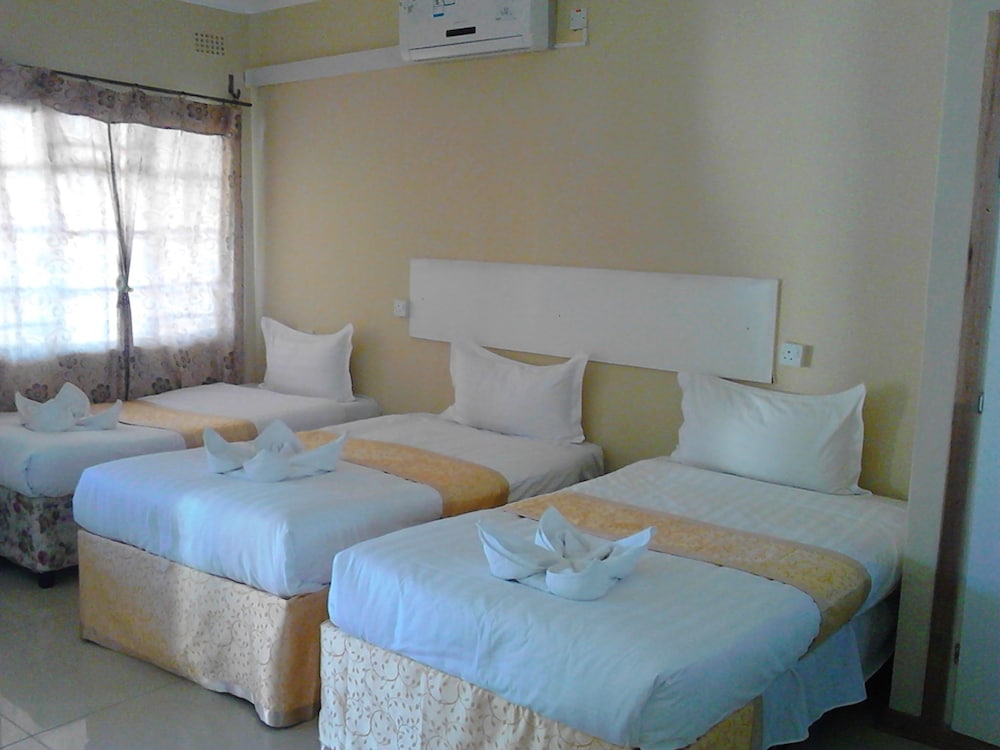 Pacific Conqueror Self Catering Units 8/32