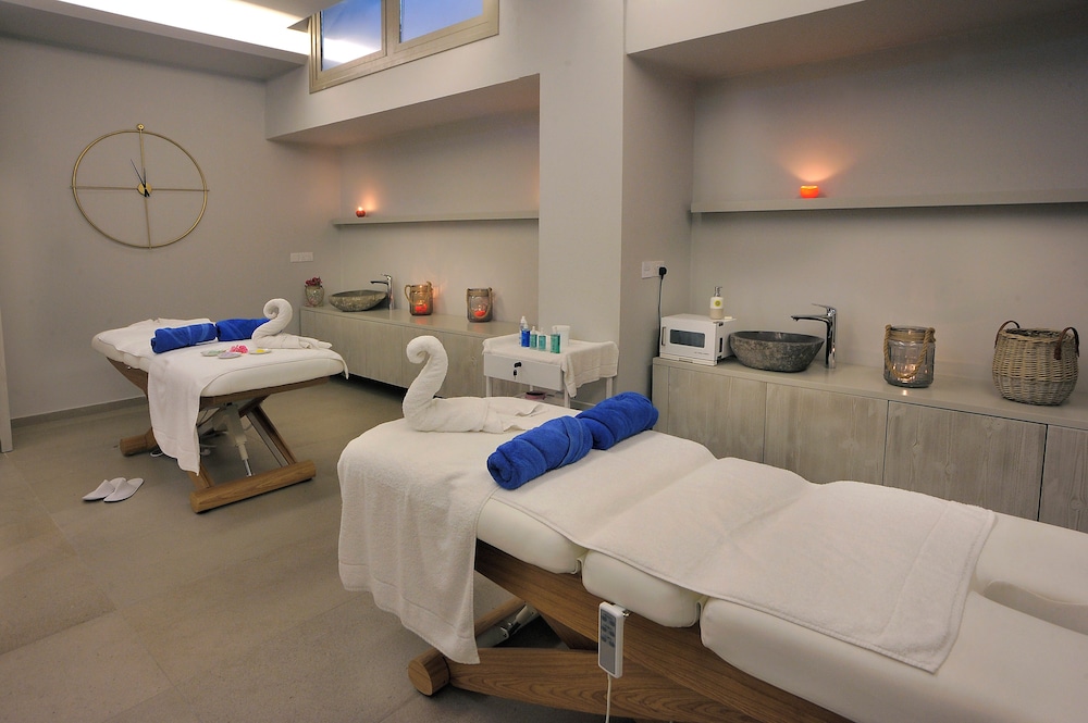 Nelia Beach Hotel & Spa 33/67