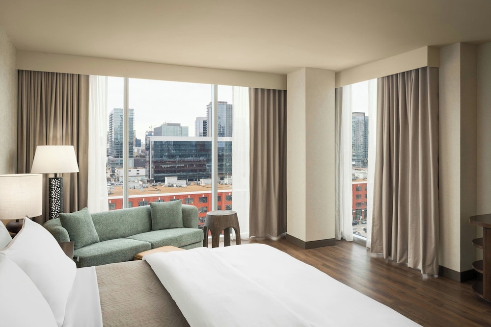 Traditional, King Bed, The Westin Nashville 4/10