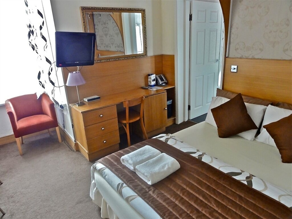 Skylark B &amp; B 17/57