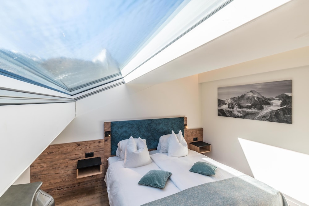 5 Bedrooms, Luxury, Apartment, Mountain View